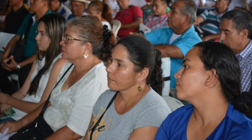 Gestora social diseña estrategia para graduar como bachilleres a mujeres cabeza de hogar.