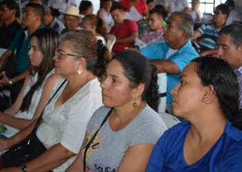Gestora social diseña estrategia para graduar como bachilleres a mujeres cabeza de hogar.