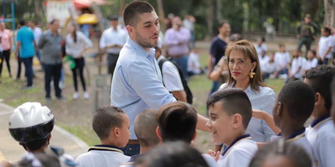 Con ambiente y cultura vial, Al Barrio y pa´lante, llegó a la comuna 5 de Palmira.