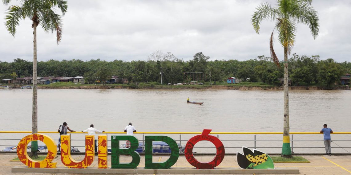 El nuevo malecón de Quibdó en el Chocó, a orillas del rio Atrato.